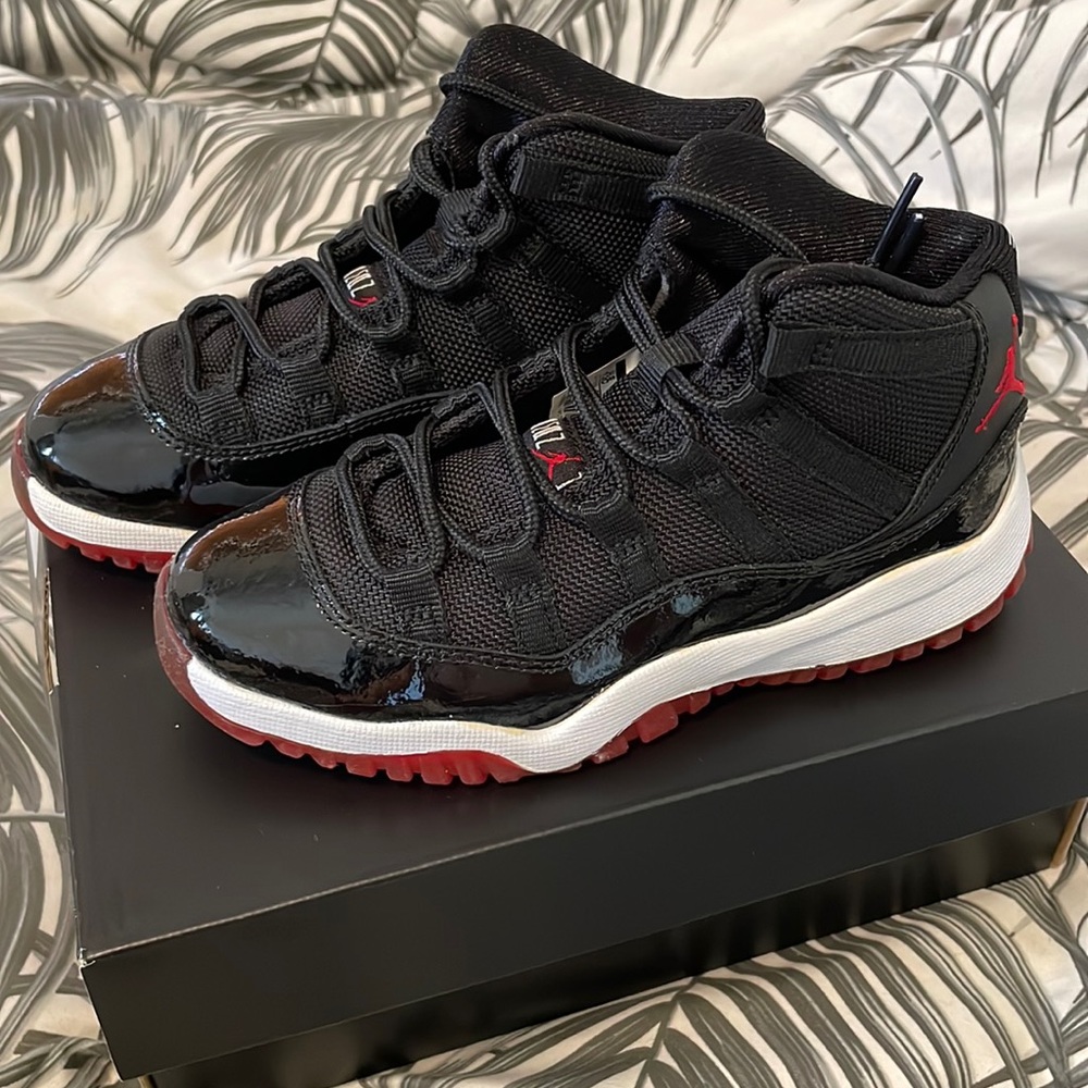 JORDAN 11 RETRO (PS) brand new Authentic 12C black / varsity red bred